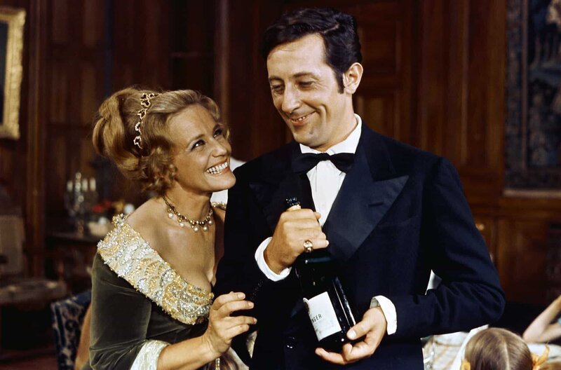 Pack den Tiger schnell am Schwanz – Bild: 1968 Studiocanal /​ Um ihr Schloss zu erhalten, betreiben Graf Georges (Jean Rochefort) und Gräfin Diane (Maria Schell) darin ein Hotel.