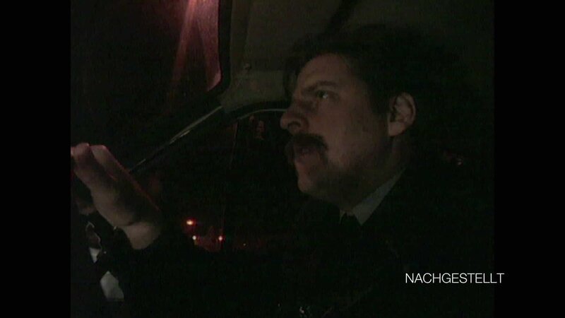 Alan Godfrey, ein Polizist aus West Yorkshire, war in seinem Streifenwagen unterwegs, um Berichten über entlaufene Kühe nachzugehen, als sein Auto plötzlich in strahlend weißes Licht gebadet wurde. – Bild: N24 Doku