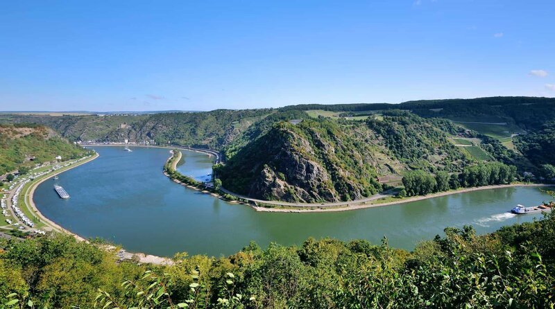 Der Rhein ist für unendlich viele Geschichten gut. Er verbindet und trennt, er gibt und nimmt. Der Loreleyfelsen im oberen Mittelrheintal, Ort von Mythen und Sagen – Bild: WDR/​ddp/​Juergen Feuerer