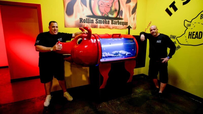 L-R: Wayde King and Brett Raymer stand with the finished BBQ smoker tank. – Bild: Discovery Communications