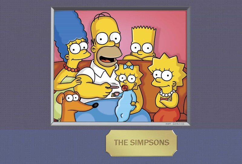 (24. Staffel) – Die Simpsons: Maggie (3.v.l.), Marge (l.), Homer (2.v.l.), Bart (2.v.r.) und Lisa Simpson (r.) … – Bild: und TM Twentieth Century Fox Film Corporation – Alle Rechte vorbehalten Lizenzbild frei