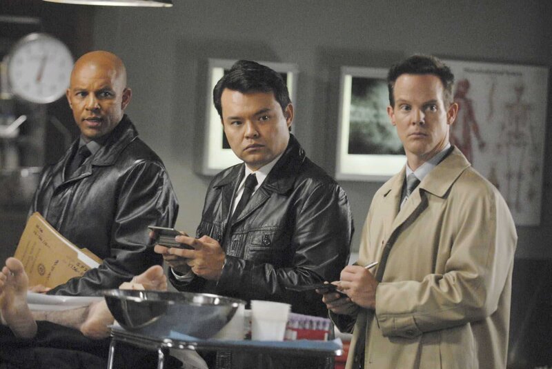 Chris Williams als Agent Thorpe, Peter James Smith als Agent Keao, Jason Gray-Stanford als Lieutenant Disher (v.l.) – Bild: RTLplus