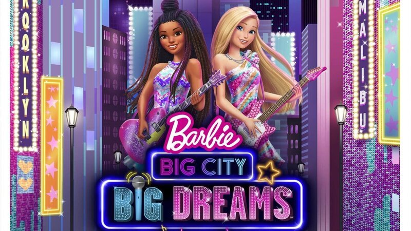 In diesem neuen Musical-Special kehrt Barbie Roberts den vertrauten Stränden von Malibu den Rücken und stürzt sich in ein neues aufregendes Leben in New York! Um ihren Traum vom Rampenlicht zu erfüllen, schreibt sie sich dort für das prestigeträchtige Sommer-Programm der Handler School of Arts ein. Gleich bei ihrer Ankunft trifft sie auf eine Mitstudentin namens – Barbie! Doch die beiden Mädchen haben mehr als nur ihren Namen gemeinsam … – Bild: SUPER RTL