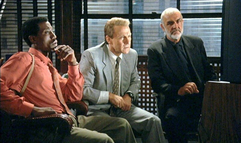 Web Smith (Wesley Snipes, li.), Tom Graham (Harvey Keitel, Mitte) und John Connor (Sean Connery) müssen erkennen, daĂ der Mordfall eine ungeahnte politische Dimension bekommen hat.. – Bild: RTL Zwei