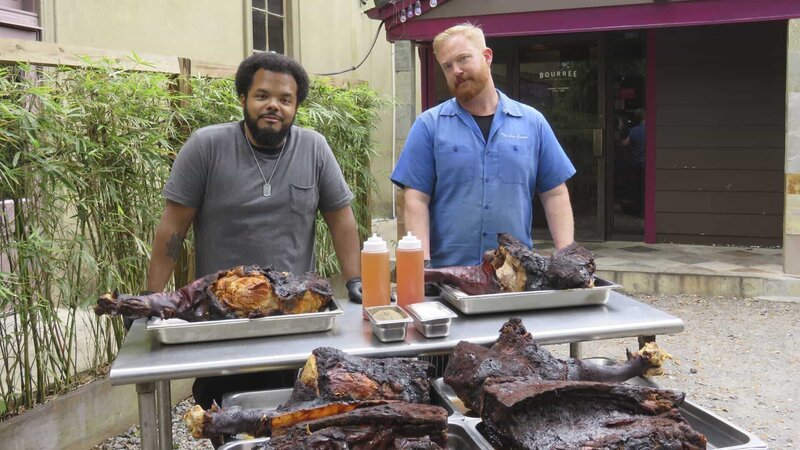 Roger Mooking (l.) – Bild: 2019, Cooking Channel, LLC. All Rights Reserved. Lizenzbild frei