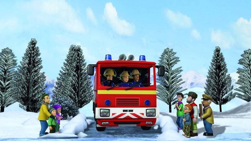Feuerwehrmann Sam ist zur Stelle und versucht, den Bus von der Eisfläche zu holen. – Bild: KiKA/​2011 Prism Art & Design Limited