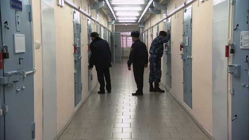 Lockdown blickt hinter die Mauern drei russischer Gefängnisse, darunter eines an der Grenze zu Kasachstan, dem „Schwarzen Delfin“: Jeder, der hier einsitzt, hat im Schnitt fünf Morde begangen. – Bild: Josh Becker /​ National Geographic Channels