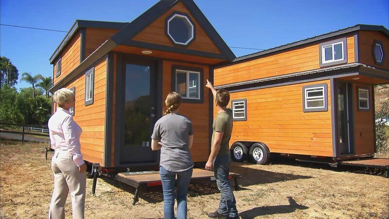Young parents and fans of the Middle Ages, Val and Deanna, want a mobile tiny house in San Diego. – Bild: HGTV