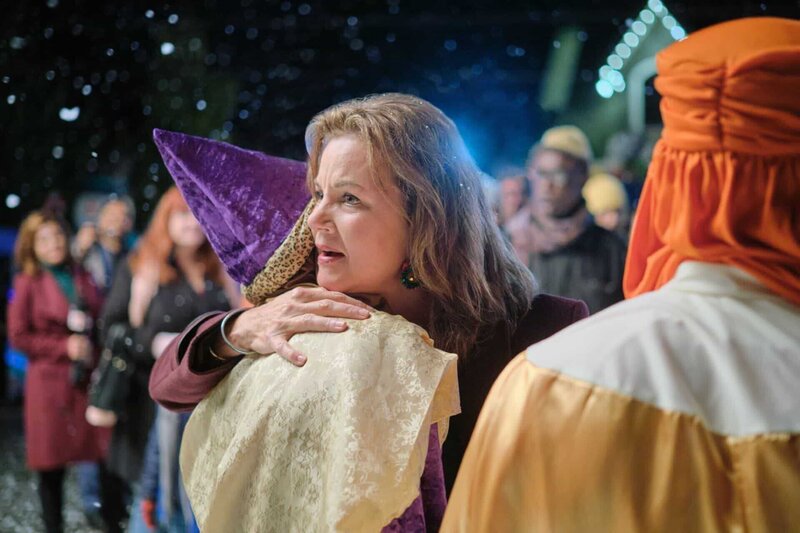 Drei Weihnachtsmänner und ein Baby – Bild: David  Astorga /​ ©Hallmark Media