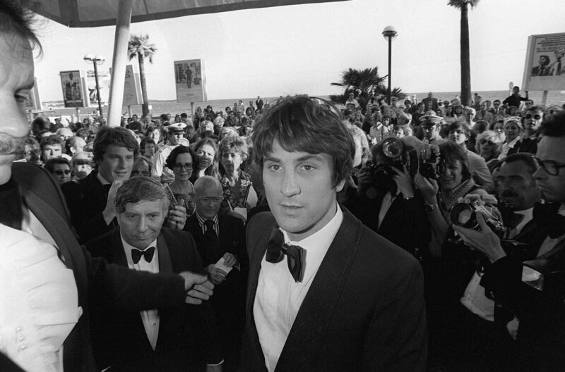 1976: Robert De Niro bei den 30. Filmfestspielen von Cannes, nachdem „Taxi Driver“ in die Kinos kam – Bild: AFP /​ © AFP
