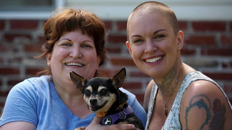 Pam, Joy, and Amanda pose for a photo after another successful adoption. – Bild: PLURIMEDIA (Discovery Community)