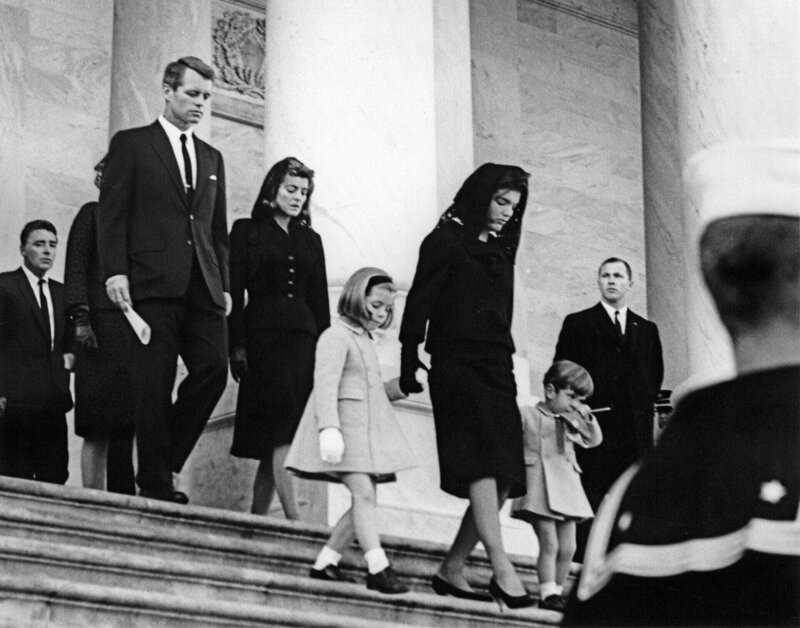 Begräbnis von John F. Kennedy, 25. November 1963. – Bild: ORF/​ZED/​Abbie Rowe/​White House Photographs. John F. Kennedy Presidential Library and Museum, Boston
