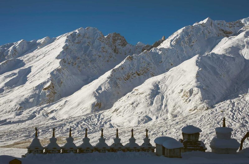 In Zanskar im Himalaya, rund 3.500 Meter über dem Meeresspiegel und am Fuße riesiger Gletscher, leben etwa 13.000 Menschen. Jeden Winter sind sie sieben Monate lang fast vollständig von der Außenwelt abgeschnitten. – Bild: ZED ZOOETHNOLOGICAL DOCUMENTARIES /​ © ZED ZOOETHNOLOGICAL DOCUMENTARIES