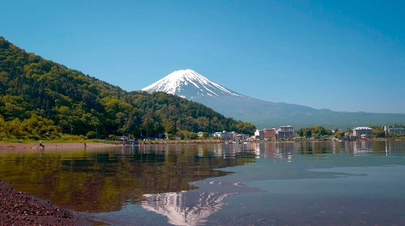 Der Fuji – der Vulkan mit seiner perfekten Kegelform ist mit 3776 Metern Japans höchster Berg. – Bild: phoenix/​ZDF/​Channel 9