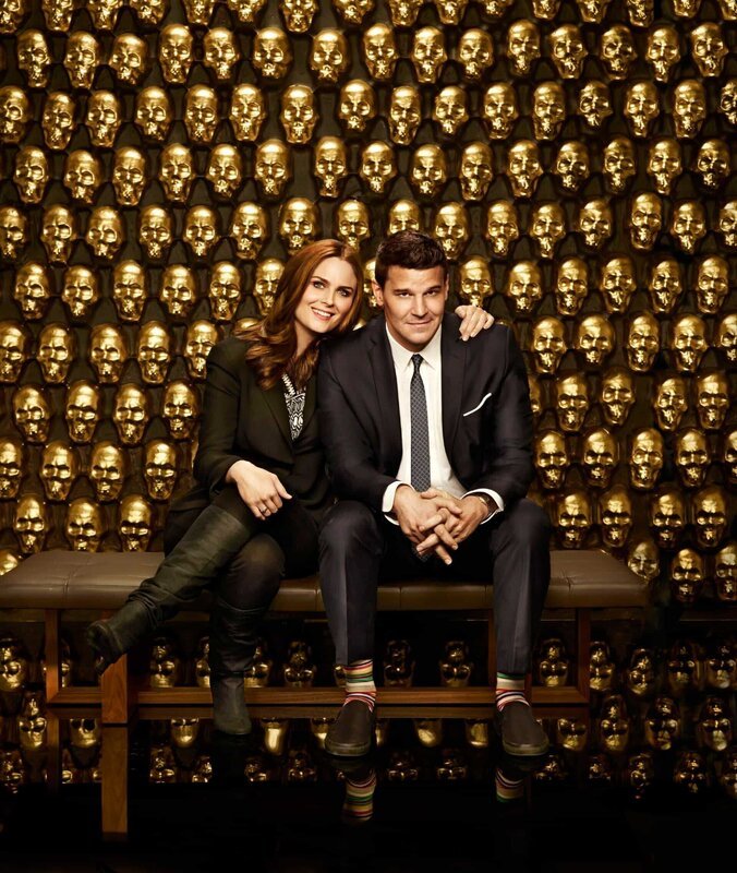 bones_05_david_emily_skull_wall_0371_pw – Bild: 20th Century Fox Television