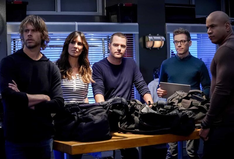 „Smokescreen“ -- Pictured: Eric Christian Olsen (LAPD Liaison Marty Deeks), Daniela Ruah (Special Agent Kensi Blye), Chris O\’Donnell (Special Agent G. Callen), Barrett Foa (Tech Operator Eric Beale) and LL COOL J (Special Agent Sam Hanna). The NCIS team partners with the FBI to locate a terrorist cell in Los Angeles believed to be prepping for an imminent attack, on NCIS: LOS ANGELES, Sunday, Jan. 27 (9:00–10:00 PM, ET/​PT) on the CBS Television Network. Photo: Cliff Lipson/​CBS Ã?©2018 CBS Broadcasting, Inc. All Rights Reserved.“Smokescreen“ -- Pictured: Eric Christian Olsen (LAPD Liaison Marty Deeks), Daniela Ruah (Special Agent Kensi Blye), Chris O\’Donnell (Special Agent G. Callen), Barrett Foa (Tech Operator Eric Beale) and LL COOL J (Special Agent Sam Hanna). The NCIS team partners with the FBI to locate a terrorist cell in Los Angeles believed to be prepping for an imminent attack, on NCIS: LOS ANGELES, Sunday, Jan. 27 (9:00–10:00 PM, ET/​PT) on the CBS Television Network. Photo: Cliff Lipson/​CBS ßÂ’Ă’©2018 CBS Broadcasting, Inc. All Rights Reserved. – Bild: 2018 CBS Broadcasting, Inc. All Rights Reserved /​ Cliff Lipson Lizenzbild frei