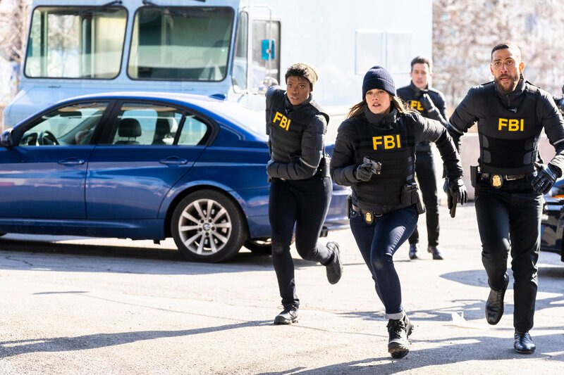„The Lies We Tell“ – When an off-duty diplomatic security agent is fatally shot in New York City trying to apprehend someone, the team investigates if there’s a connection to his time working in Croatia, on the CBS Original series FBI, Tuesday, Feb. 28 (8:00–9:00 PM, ET/​PT) on the CBS Television Network, and available to stream live and on demand on Paramount+. Pictured (L-R): Katherine Renee Kane as Special Agent Tiffany Wallace, Missy Peregrym as Special Agent Maggie Bell, and Zeeko Zaki as Special Agent Omar Adom ‚OA‘ Zidan. Photo: Bennett Raglin/​CBS – Bild: 2023 CBS Broadcasting Inc. All Rights Reserved. /​ ©2023 CBS Broadcasting, Inc. All Rights Reserved.
