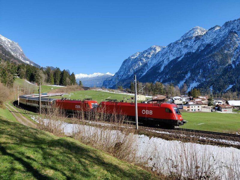 Zug fährt durch Österreich – Bild: RTL /​ BriteSpark /​ Österreich