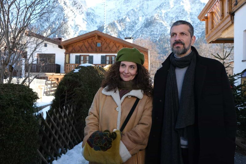 Weihnachtspäckchen ...haben alle zu tragen – Bild: ZDF und Kerstin Stelter.