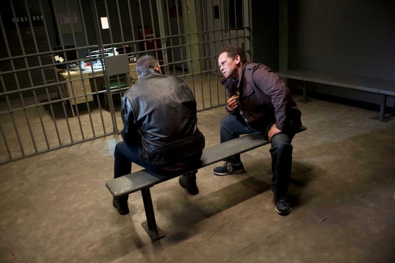 L-R: Reese (Jim Caviezel) und Detective Fusco (Kevin Chapman) – Bild: John Paul Filo /​ CBS /​ CBS ENTERTAINMENT /​ ©2013 CBS Broadcasting Inc. All Rights Reserved.