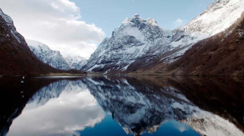 Der Naeroyfjord: das Weltkulturerbe wird ab 2026 nur noch emissionsfrei zu befahren sein. – Bild: BR/​NDR
