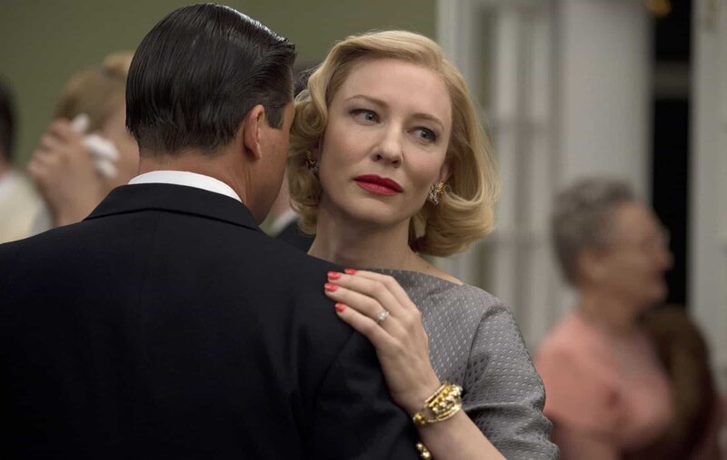 Carol (Cate Blanchett) möchte sich von ihrem wohlhabenden Ehemann Harge (Kyle Chandler) trennen. – Bild: ARD Degeto/​BR/​DCM Film