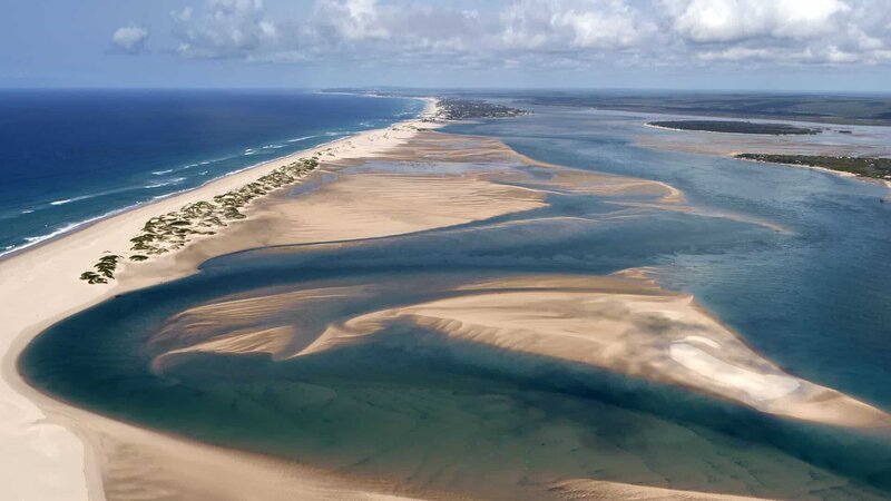 Die Küste von Mosambik ist in manchen Regionen noch sehr ursprünglich. – Bild: ZDF und Off the Fence.