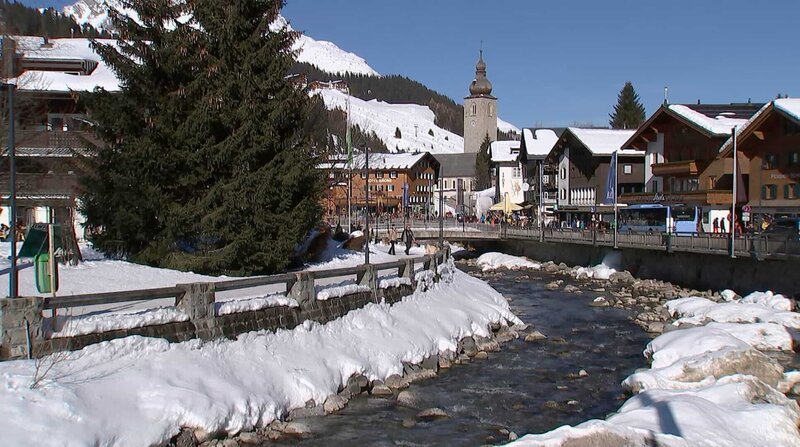 Mondän geht es zu in Lech am Arlberg: berühmter Ski-Ort am gleichnamigen Fluss. – Bild: ZDF und HR