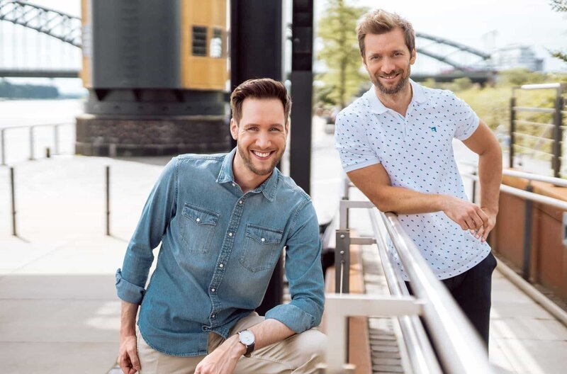 Ausgerechnet – Mit Sven Kroll und Daniel Aßmann „Ausgerechnet“-Moderatoren Sven Kroll (l.) und Daniel Aßmann – Bild: WDR/​Annika Fußwinkel /​ WDR Kommunikation/​Redaktion Bild
