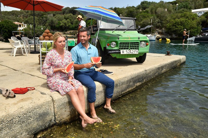 Kreuzfahrt ins Glück: Hochzeitsreise nach Menorca Karolina Lodyga als Iga, Jan Hartmann als Tom SRF/​ZDF/​Dirk Bartling – Bild: SRF1
