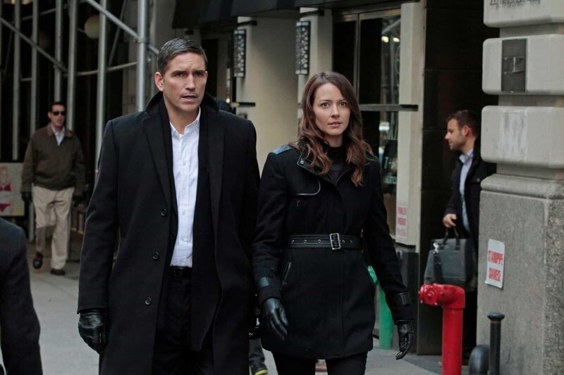 Root (Amy Acker) und Reese (Jim Caviezel) – Bild: Giovanni Rufino /​ WARNER BROS. /​ CBS ENTERTAINMENT /​ © 2014 WBEI. All rights reserved.