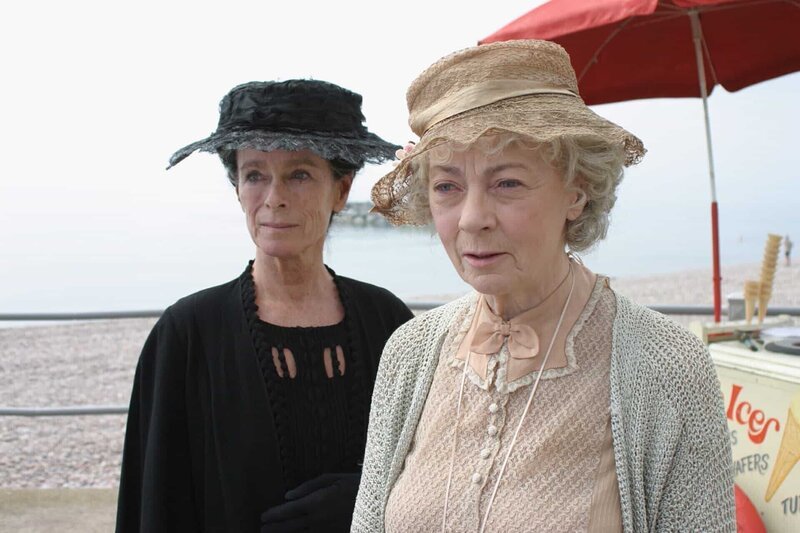 v.li.: Mrs Fane (Geraldine Chaplin), Miss Jane Marple (Geraldine McEwan). – Bild: 2023 ITV Studios Lizenzbild frei