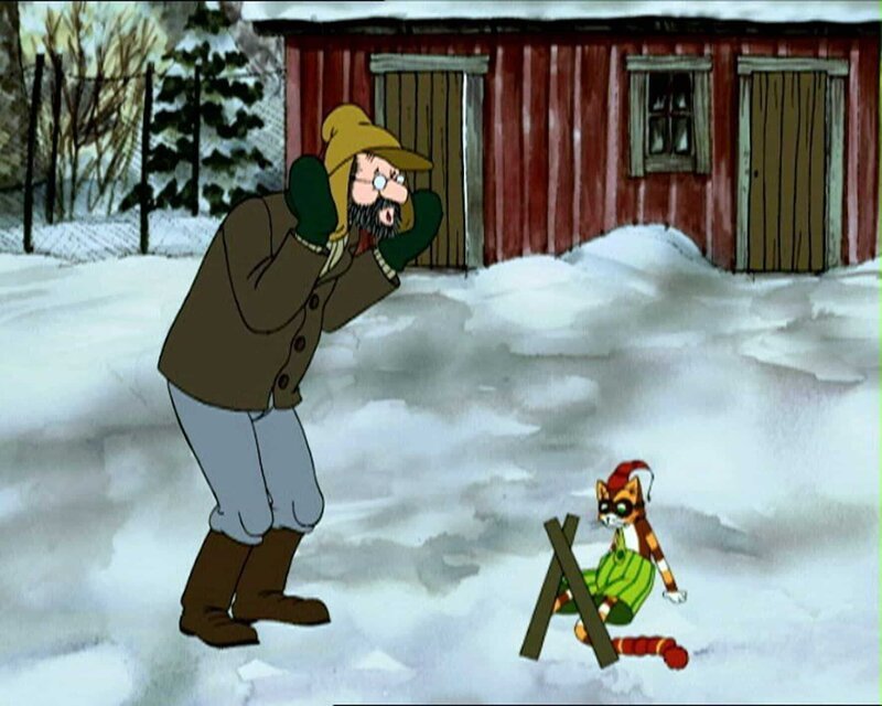 Pettersson und Findus haben Spaß im Schnee. – Bild: KiKA