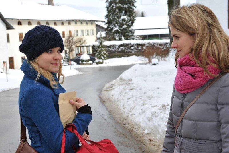 Mandy (Lara Mandoki, l.); Marlene (Lucy Scherer, r.) – Bild: Dieses Bild darf ausschließlich nach Maßgabe der Allgemeinen Geschäftsbedingungen für die Presselounges der Sender der ProSiebenSat.1 Media SE (AGB) genutzt werden. Die in den AGB festgesetzten Rechteeinschränkungen sind unbedingt  …