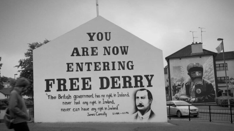 Derry ist eine nordirische Stadt in der Grenzregion zu Irland. Sie ist ein symbolträchtiger Ort der irischen Spaltung. – Bild: ZDF und Marc Riemer.