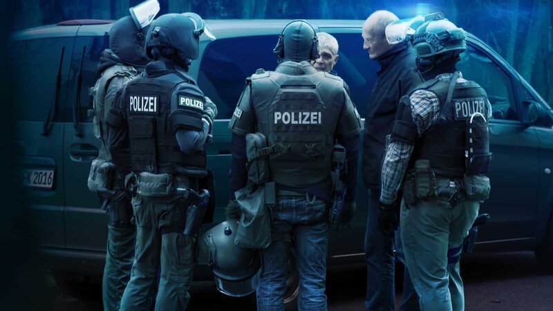Nachgestellte Szene: 27 Jahre nach dem Mord an Stephanie hat die Polizei einen mutmaßlichen Täter im Visier. – Bild: ZDF und Ralf Gemmecke./​Ralf Gemmecke
