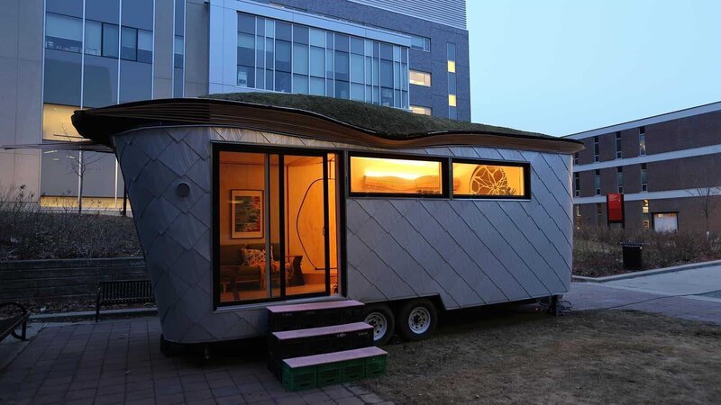 Ben Hayward’s tiny house sits on the Carleton University campus in Ottawa, Ontario where he is working on some of the finishing touches of his masterpiece, as seen on Tiny House, Big Living. – Bild: 2018, Scripps Networks, LLC. All Rights Reserved.