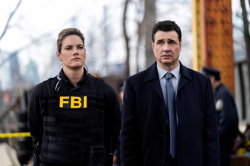 (L-R): Missy Peregrym als Special Agent Maggie Bell und Adam Ferrara als Detective Nick Zito. – Bild: 2023 CBS Broadcasting Inc. All Rights Reserved.