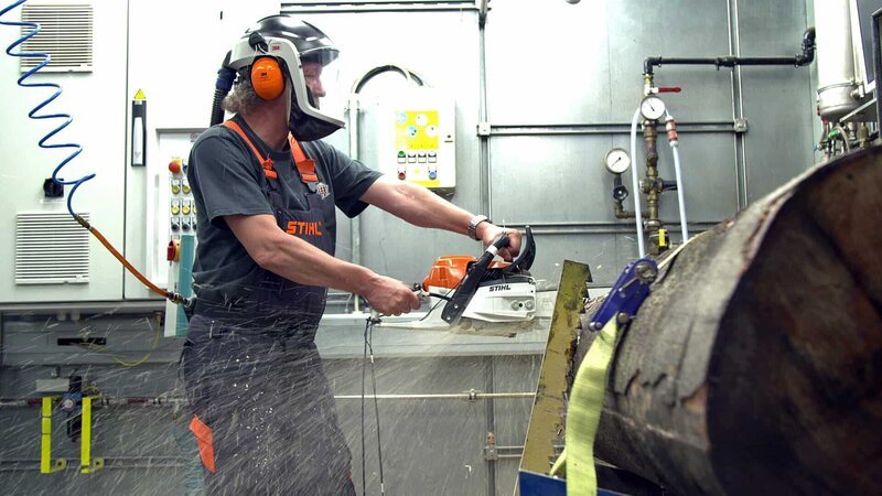 Die Reportage gewährt Einblicke in die Produktion leistungsstarker Kettensägen. – Bild: N24 Doku Die Reportage gewährt Einblicke in die Produktion leistungsstarker Kettensägen. – Bild: N24 Doku