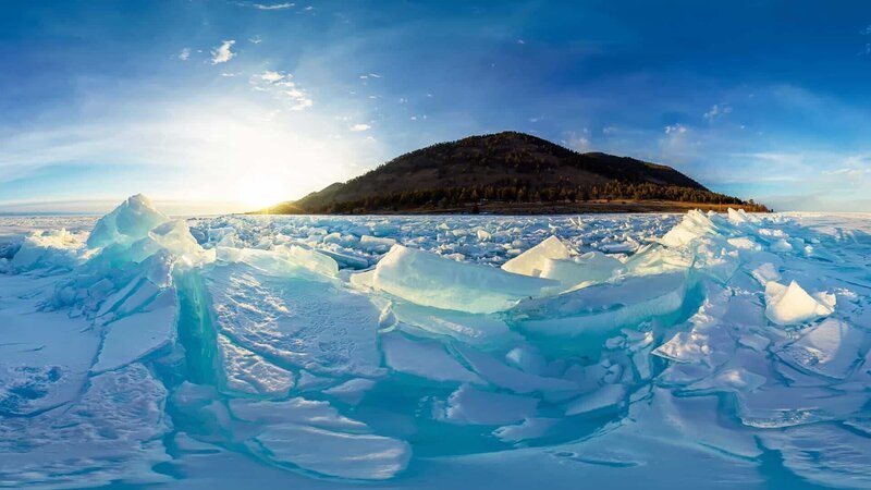 Das zerberstende Eis an den Ufern des Baikalsees ist ein Naturschauspiel. – Bild: WELT