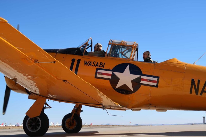 Tim Kennedy goes for a ride in a T-6 Texan trainer with renown Test Pilot Elliot Seguin in Mojave, California. – Bild: Discovery Channel /​ Discovery Communications