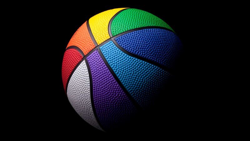 Colored basketball.Some similar pictures from my portfolio: – Bild: malerapaso /​ Getty Images/​iStockphoto /​ iStockphoto /​ malerapaso