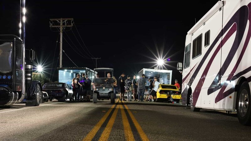 Staging area on race night – Bild: Discovery Channel /​ Discovery Communications, LLC