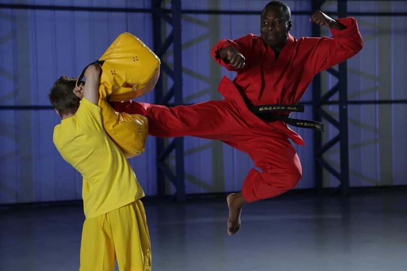 ESSEX, ENGLAND – Daniel Kobbina and Sam Bullivant perform a karate flying kick which shows conservation of momentum.   – Bild: National Geographic Channels /​ IWC Media/​Nick Marwick /​ IWC Media