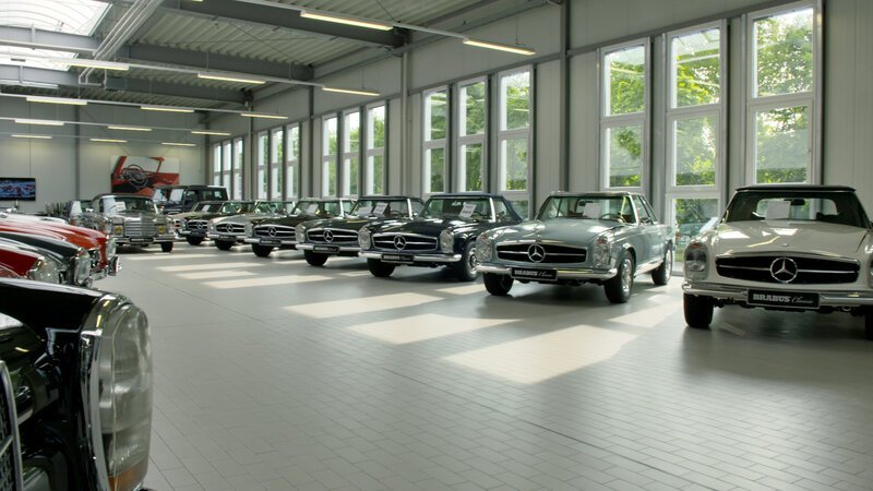 Im „Werk4“ werden bei Brabus Oldtimer in ihren Originalzustand versetzt. – Bild: BILD Im „Werk4“ werden bei Brabus Oldtimer in ihren Originalzustand versetzt. – Bild: BILD