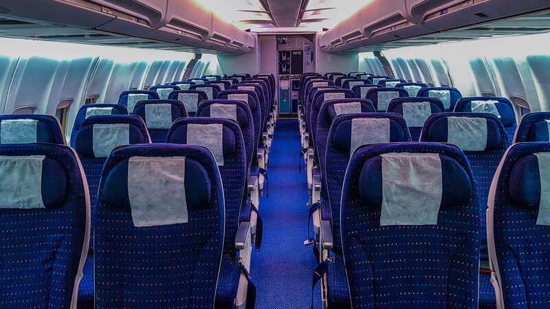 Neben den fünf Besatzungsmitgliedern befinden sich 142 Passagiere an Bord von JetBlue-Flug 1416. – Bild: BILD