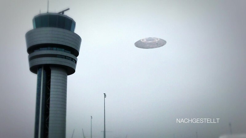 Am siebten November 2006 meldeten mehrere Personen die Sichtung eines UFOs am Flughafen in Chicago. Ein stillstehendes Objekt wurde minutenlang beobachtet, bevor es spurlos verschwand. – Bild: BILD