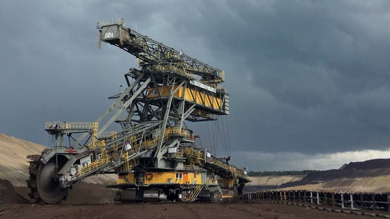 Zur Gewinnung von Braunkohle werden riesige Schaufelradbagger eingesetzt. – Bild: BILD Zur Gewinnung von Braunkohle werden riesige Schaufelradbagger eingesetzt. – Bild: BILD