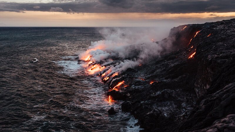 Im Hawaii Volcanoes National Park auf der Big Island können noch heute aktive Vulkane bestaunt werden. – Bild: BILD