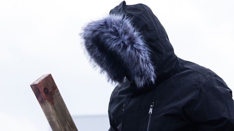 Mann im Freien im Winter – Bild: cflxUklib /​ © Crime + Investigation /​ A+E Networks
